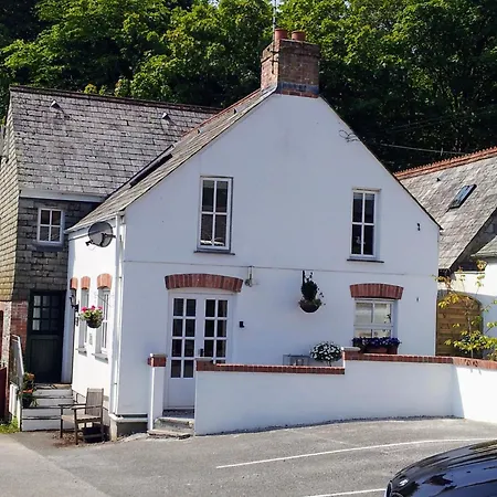 Inglenook With Parking * Padstow