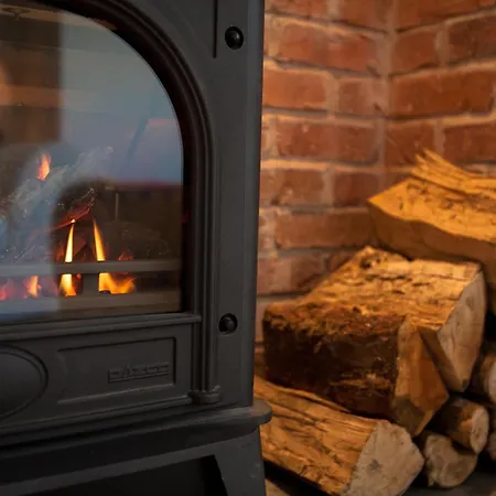 Inglenook With Parking Holiday home *